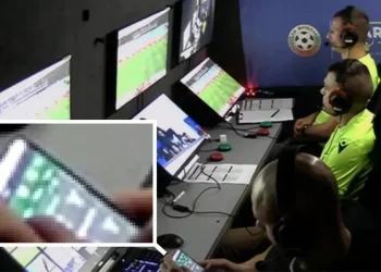 Nogometna sramota s Balkana:  VAR operater uhvaćen kako se kladi prije početka utakmice