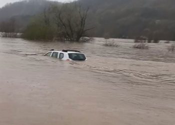 Sanski Most: Mještani spasili šumare iz vodene bujice