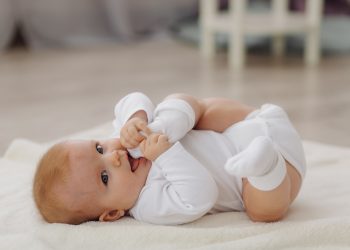 Prva beba u Velikoj Britaniji rođena zahvaljujući transplantiranoj maternici