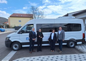 Grude: Edukacijsko-rehabilitacijski centar “Ivan Pavao II” dobio novo namjensko vozilo