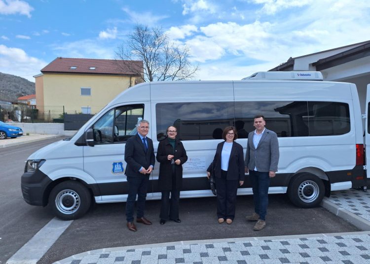 Grude: Edukacijsko-rehabilitacijski centar “Ivan Pavao II” dobio novo namjensko vozilo