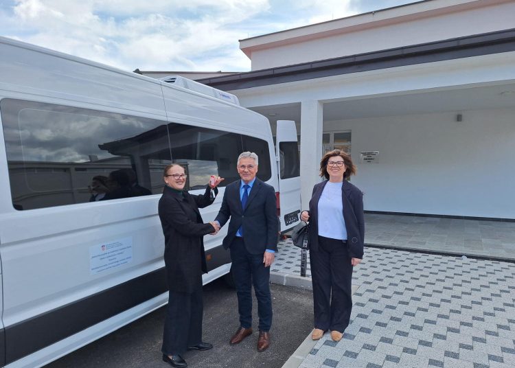 Grude: Edukacijsko-rehabilitacijski centar “Ivan Pavao II” dobio novo namjensko vozilo