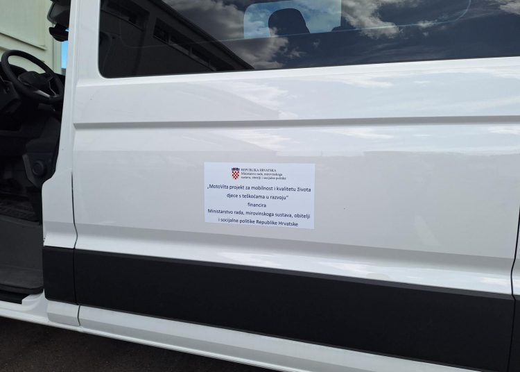 Grude: Edukacijsko-rehabilitacijski centar “Ivan Pavao II” dobio novo namjensko vozilo