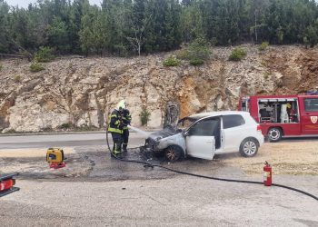Brza intervencija vatrogasaca na vozilu između Mostara i Širokog Brijega