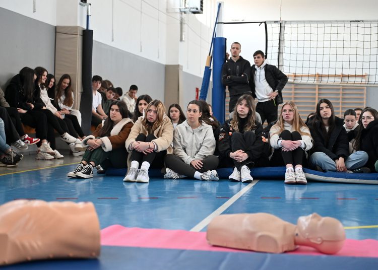 Široki Brijeg: Održana edukacija za gimnazijalce iz pružanja prve pomoći