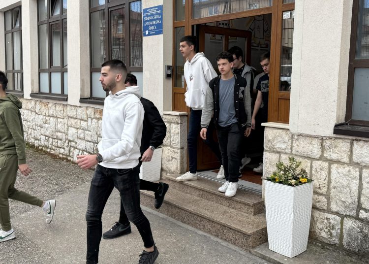 Grude: Održana edukacija zaposlenika i učenika srednje škole iz područja zaštite i spašavanja