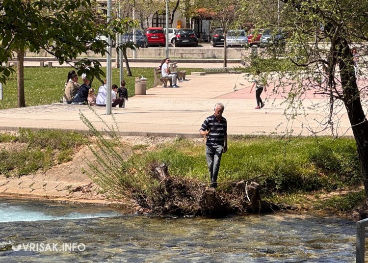 Široki Brijeg: Park u Sajmištu ispunjen šetnjom, smijehom i proljetnom atmosferom