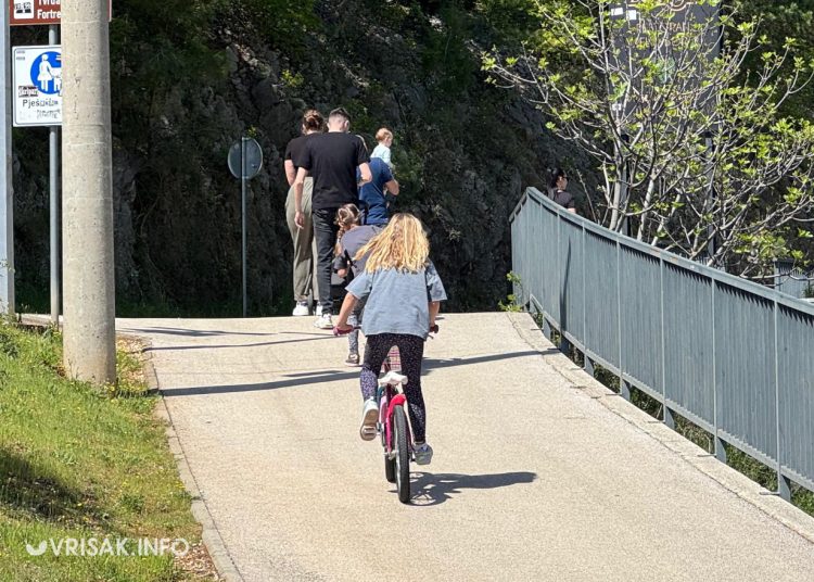Široki Brijeg: Park u Sajmištu ispunjen šetnjom, smijehom i proljetnom atmosferom