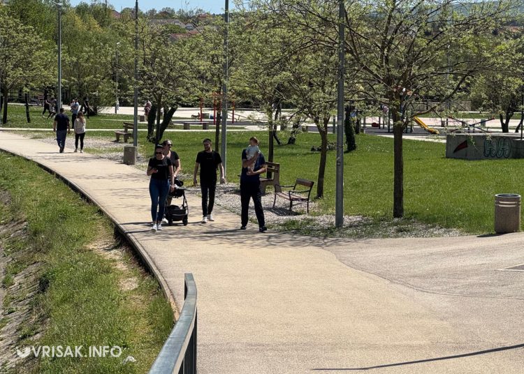 Široki Brijeg: Park u Sajmištu ispunjen šetnjom, smijehom i proljetnom atmosferom