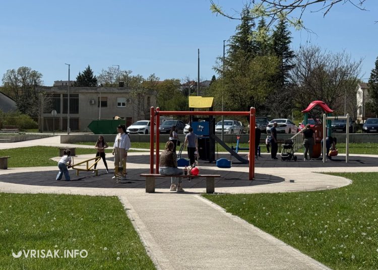 Široki Brijeg: Park u Sajmištu ispunjen šetnjom, smijehom i proljetnom atmosferom