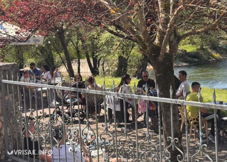 Široki Brijeg: Park u Sajmištu ispunjen šetnjom, smijehom i proljetnom atmosferom