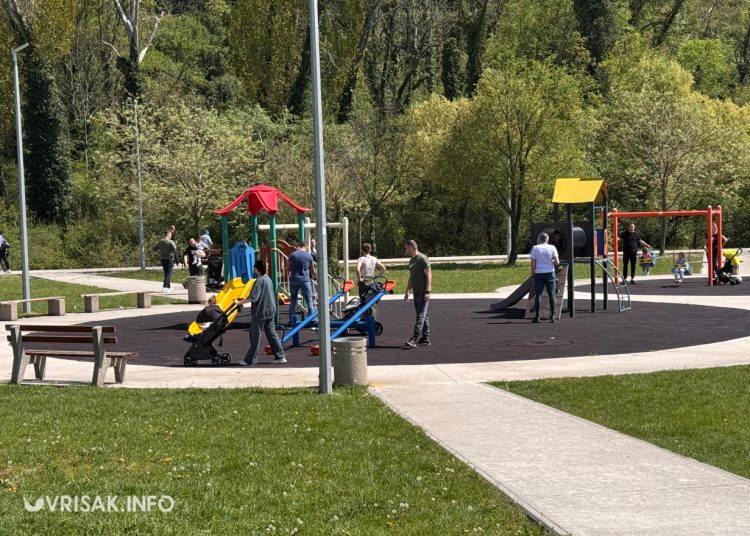Široki Brijeg: Park u Sajmištu ispunjen šetnjom, smijehom i proljetnom atmosferom