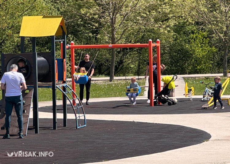 Široki Brijeg: Park u Sajmištu ispunjen šetnjom, smijehom i proljetnom atmosferom