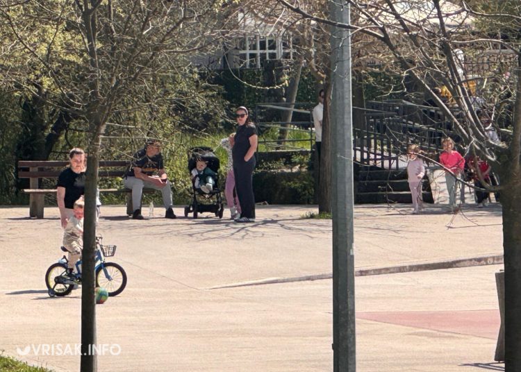 Široki Brijeg: Park u Sajmištu ispunjen šetnjom, smijehom i proljetnom atmosferom