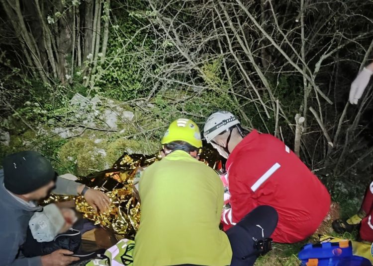 GSS Široki Brijeg u Mokrom spasio muškarca koji je brao kuke