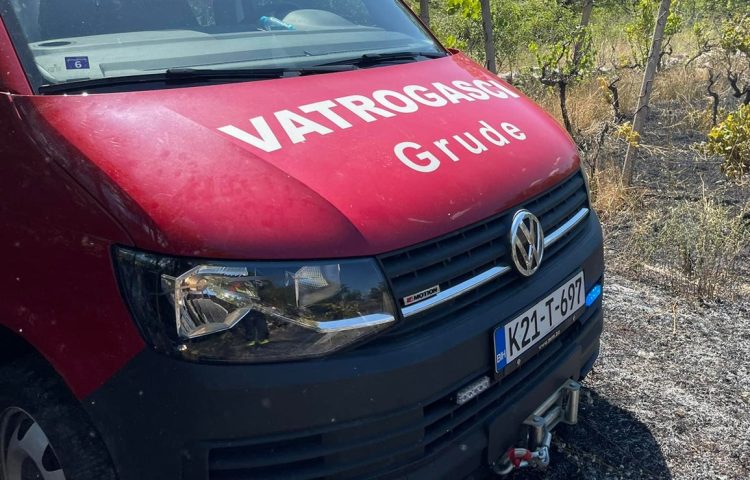 Grudski vatrogasci intervenirali na gašenju dva požara