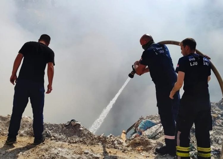 Požar u Ljubuškom: Na divljoj deponiji gorjele gume i otpad