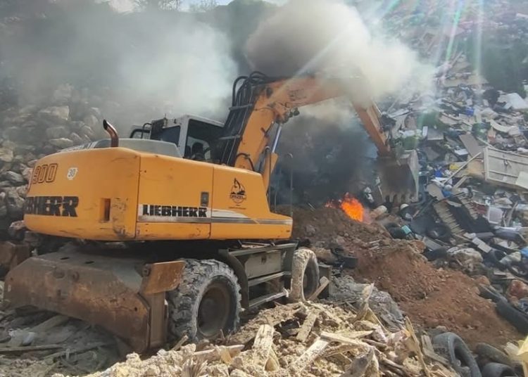 Požar u Ljubuškom: Na divljoj deponiji gorjele gume i otpad