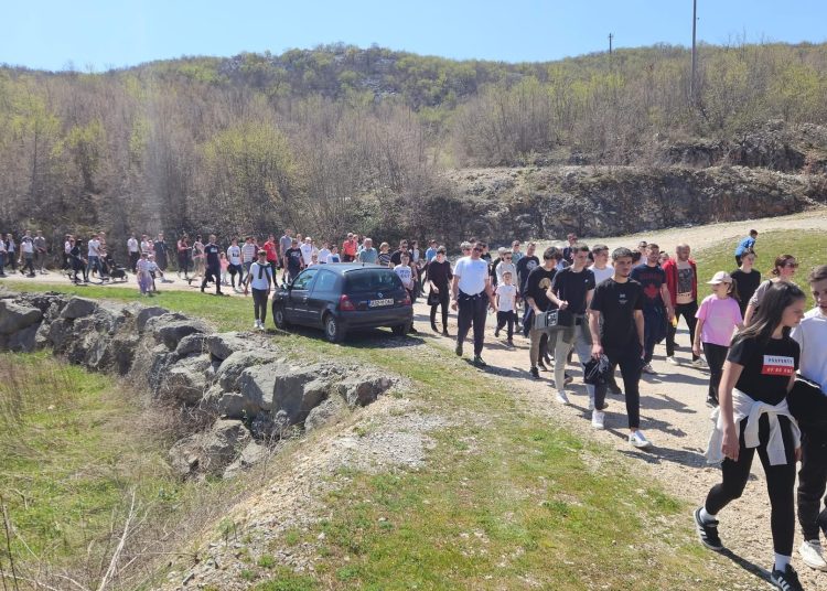Mnoštvo vjernika na Putu križa od Ljubotića do Crnih Lokava