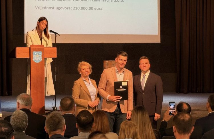 Široki Brijeg dobio sredstva za uređenje trga i opremanje škole na Kočerinu