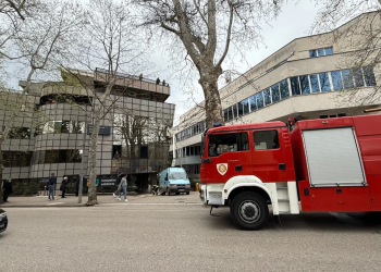 Mostar: Radnik čistio prozore pa ‘zaštopao’, intervenirali vatrogasci