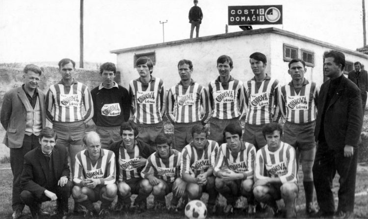 Iz prošlosti Širokog Brijega: NK Mladost Lištica ispred klupskih prostorija