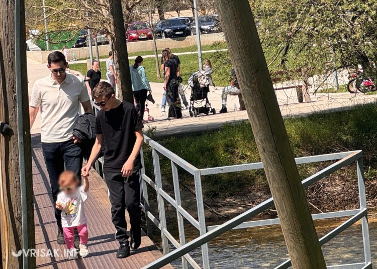 Široki Brijeg: Park u Sajmištu ispunjen šetnjom, smijehom i proljetnom atmosferom