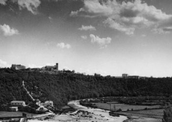 Iz prošlosti Širokog Brijega: Panorama prema gimnaziji, crkvi i konviktu