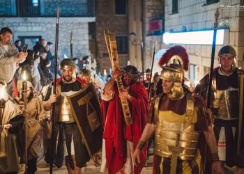 Pogledajte izvanredno uprizorenje Kristove muke u Imotskom