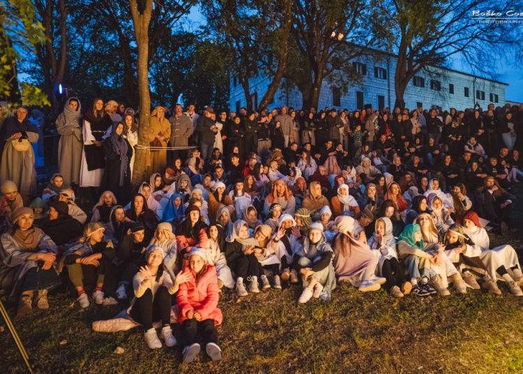 Pogledajte izvanredno uprizorenje Kristove muke u Imotskom