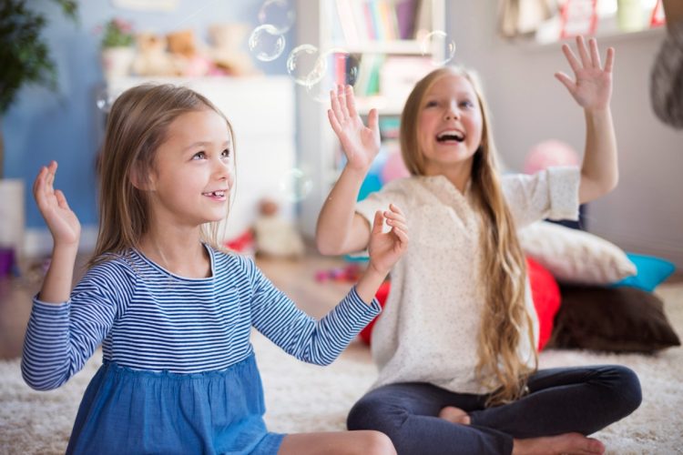 Ponašanje koje živcira roditelje, ali to znači da su djeca sretna