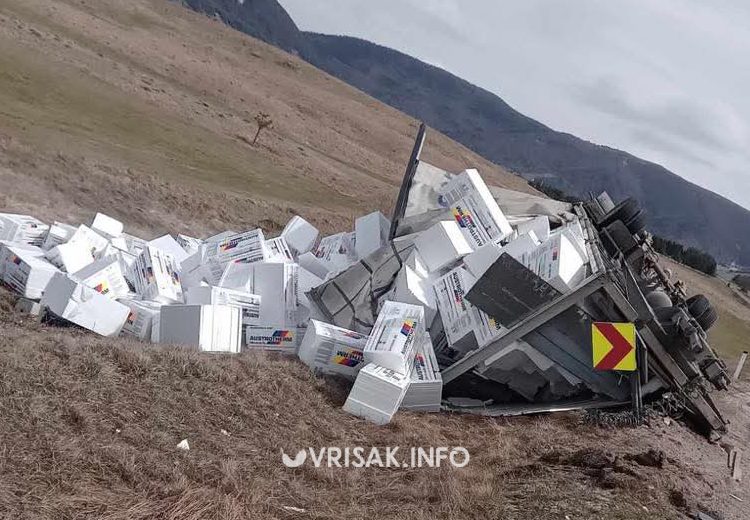 Vjetar prevrnuo kamion na cesti kod Kupresa