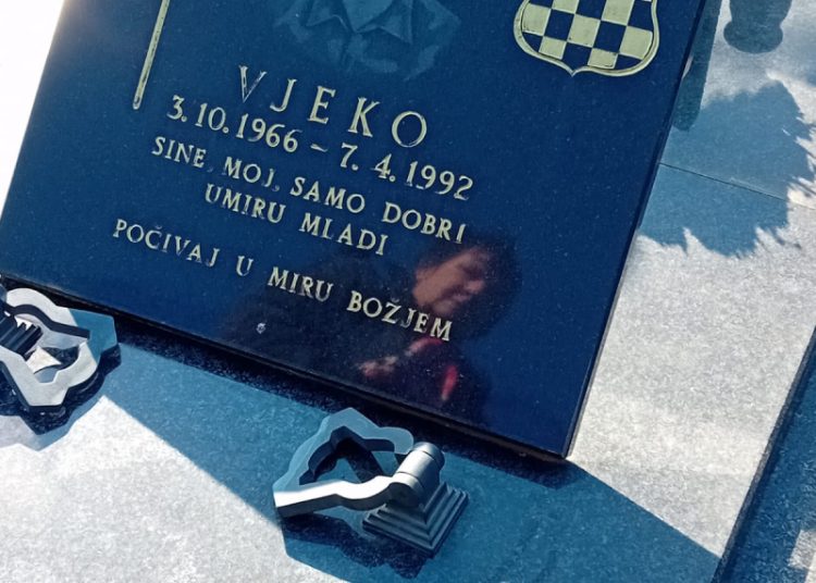 Vjeko Božić Kempa – prvi poginuli hrvatski vojnik na mostarskom ratištu dobio mural