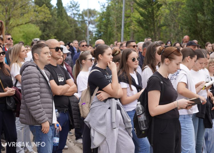 Široki Brijeg: “Rijeka” vjernika na Putu križa s Uzarića
