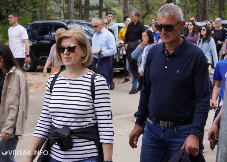 Široki Brijeg: “Rijeka” vjernika na Putu križa s Uzarića