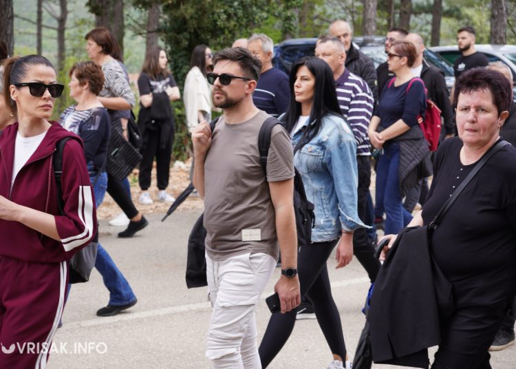 Široki Brijeg: “Rijeka” vjernika na Putu križa s Uzarića