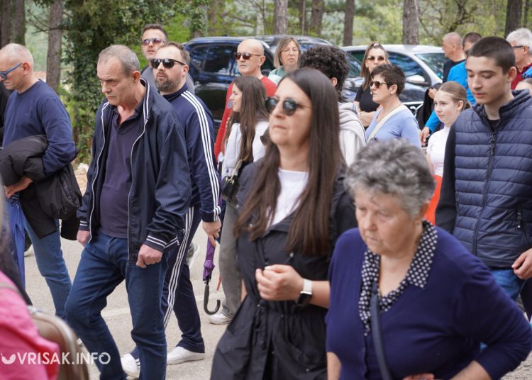 Široki Brijeg: “Rijeka” vjernika na Putu križa s Uzarića