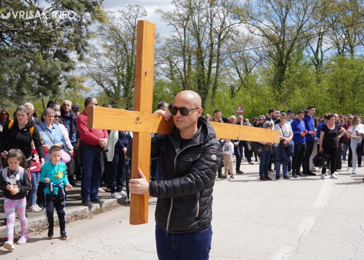 Široki Brijeg: “Rijeka” vjernika na Putu križa s Uzarića