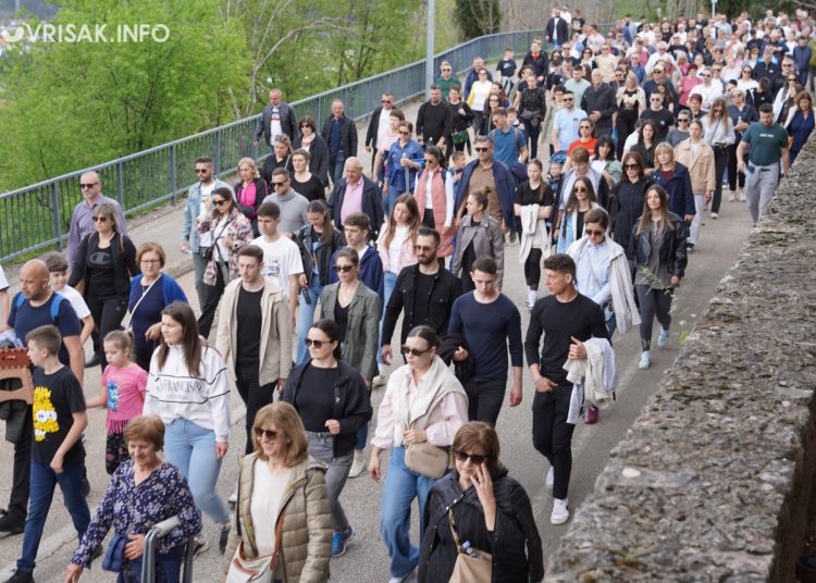 Široki Brijeg: “Rijeka” vjernika na Putu križa s Uzarića