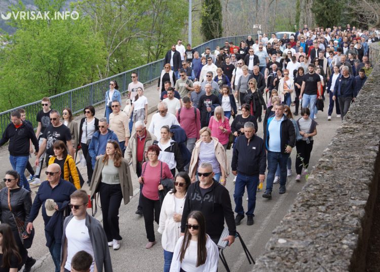 Široki Brijeg: “Rijeka” vjernika na Putu križa s Uzarića