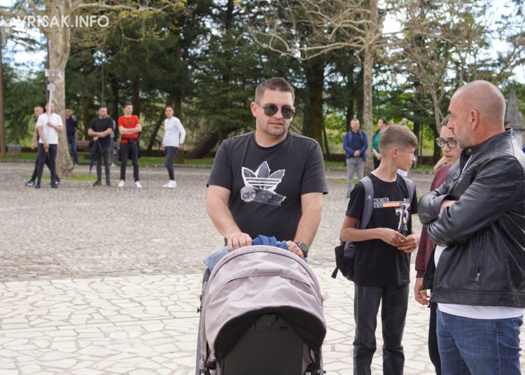 Široki Brijeg: “Rijeka” vjernika na Putu križa s Uzarića