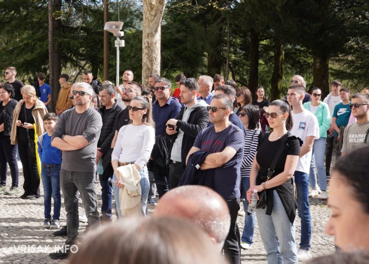 Široki Brijeg: “Rijeka” vjernika na Putu križa s Uzarića