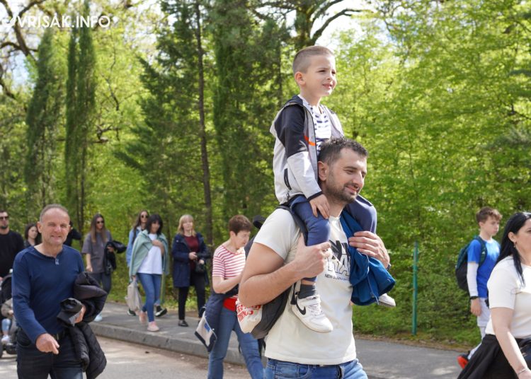 Široki Brijeg: “Rijeka” vjernika na Putu križa s Uzarića