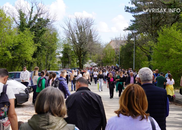 Široki Brijeg: “Rijeka” vjernika na Putu križa s Uzarića