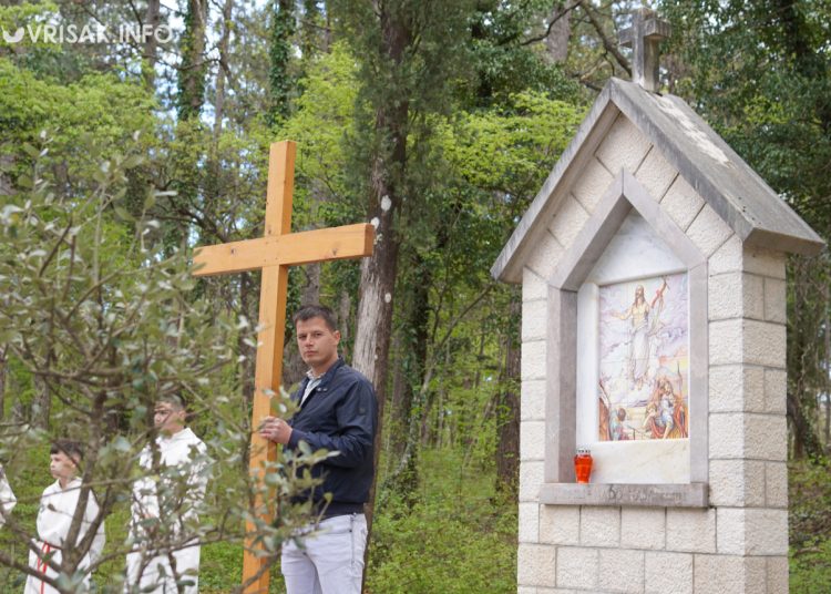 Široki Brijeg: “Rijeka” vjernika na Putu križa s Uzarića