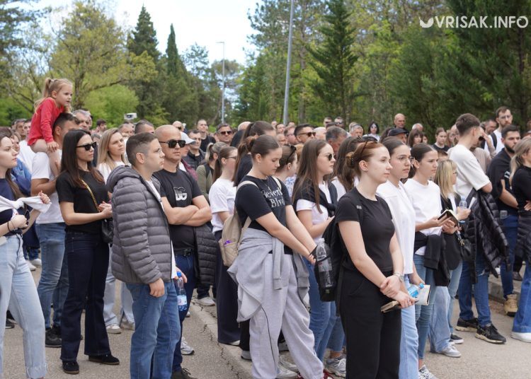 Široki Brijeg: “Rijeka” vjernika na Putu križa s Uzarića