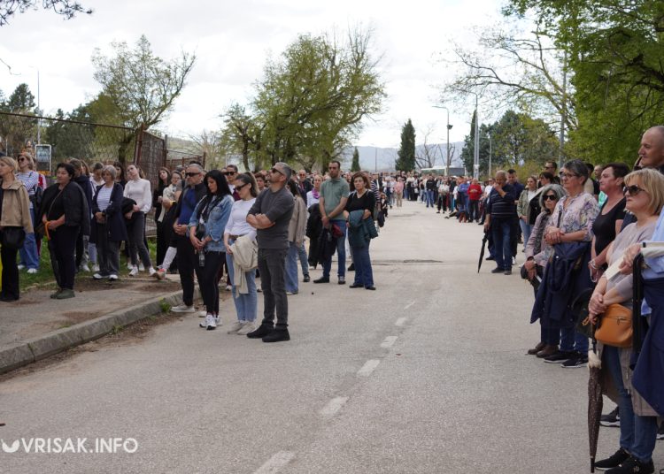 Široki Brijeg: “Rijeka” vjernika na Putu križa s Uzarića
