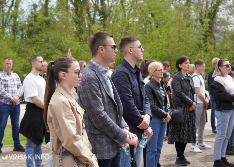 Široki Brijeg: “Rijeka” vjernika na Putu križa s Uzarića