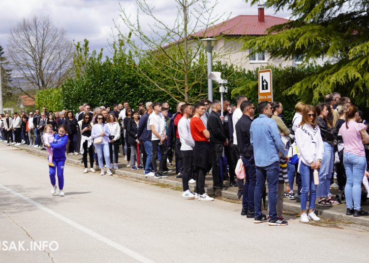 Široki Brijeg: “Rijeka” vjernika na Putu križa s Uzarića