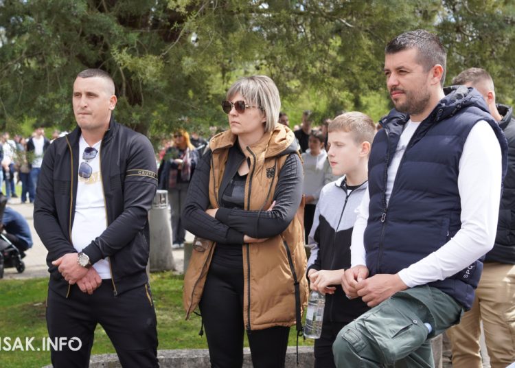 Široki Brijeg: “Rijeka” vjernika na Putu križa s Uzarića